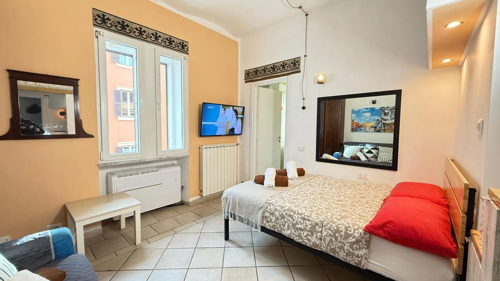 Apt San Lorenzo , Near Termini Central Station D Rome Italy